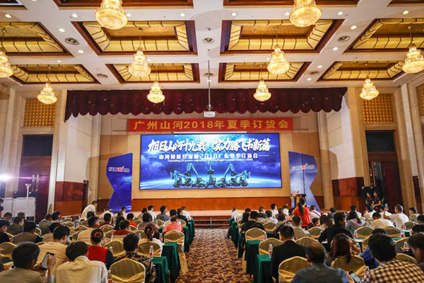 红四月，利来老牌国际官网智能挖掘机促销会节节攀升