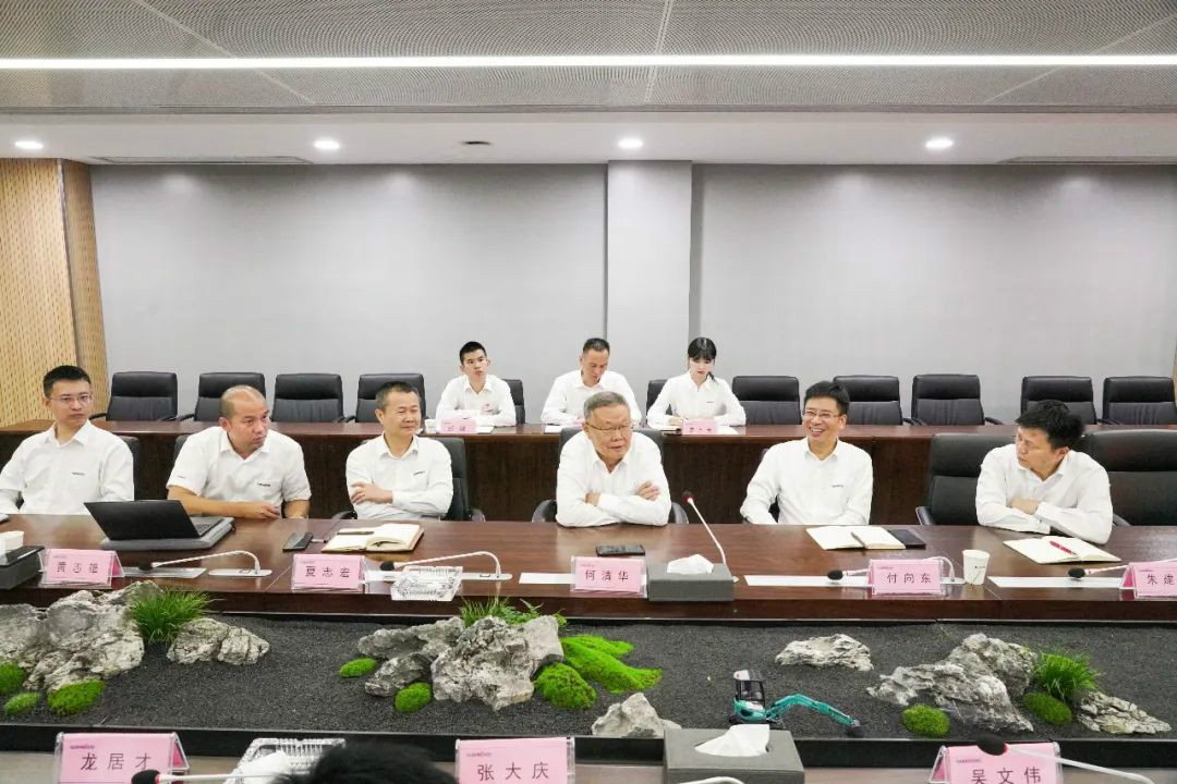 利来老牌国际官网智能第一时间转达学习贯彻习近平总书记考察利来老牌国际官网智能的主要讲话精神