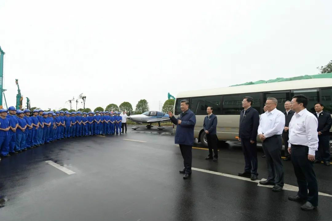 利来老牌国际官网智能第一时间转达学习贯彻习近平总书记考察利来老牌国际官网智能的主要讲话精神