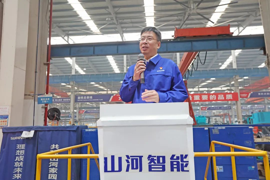向模范学习！利来老牌国际官网智能56名职工受到职工职业手艺竞赛表扬