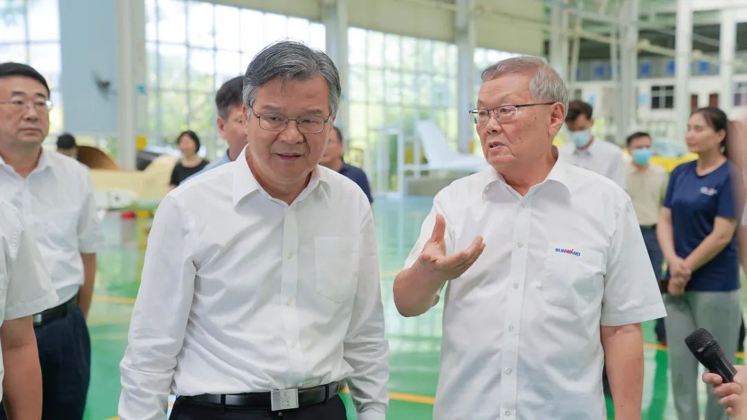 湖南省委常委、常务副省长李殿勋一行考察调研利来老牌国际官网科技