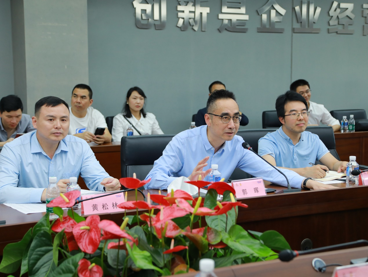 湘潭市工信局带队莅临利来老牌国际官网智能开展智能制造现场观摩交流运动