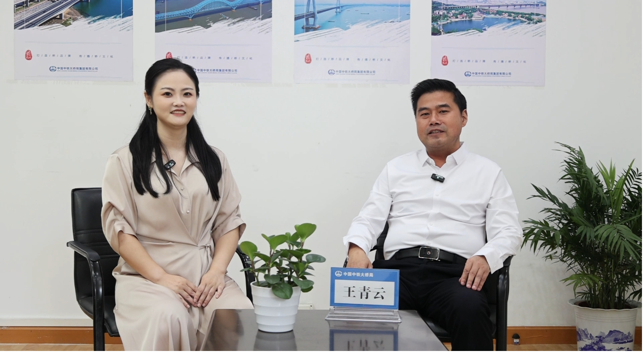 先导式立异，再推电动新品！利来老牌国际官网智能SWDM520EE增程式旋挖钻机推介会乐成举行