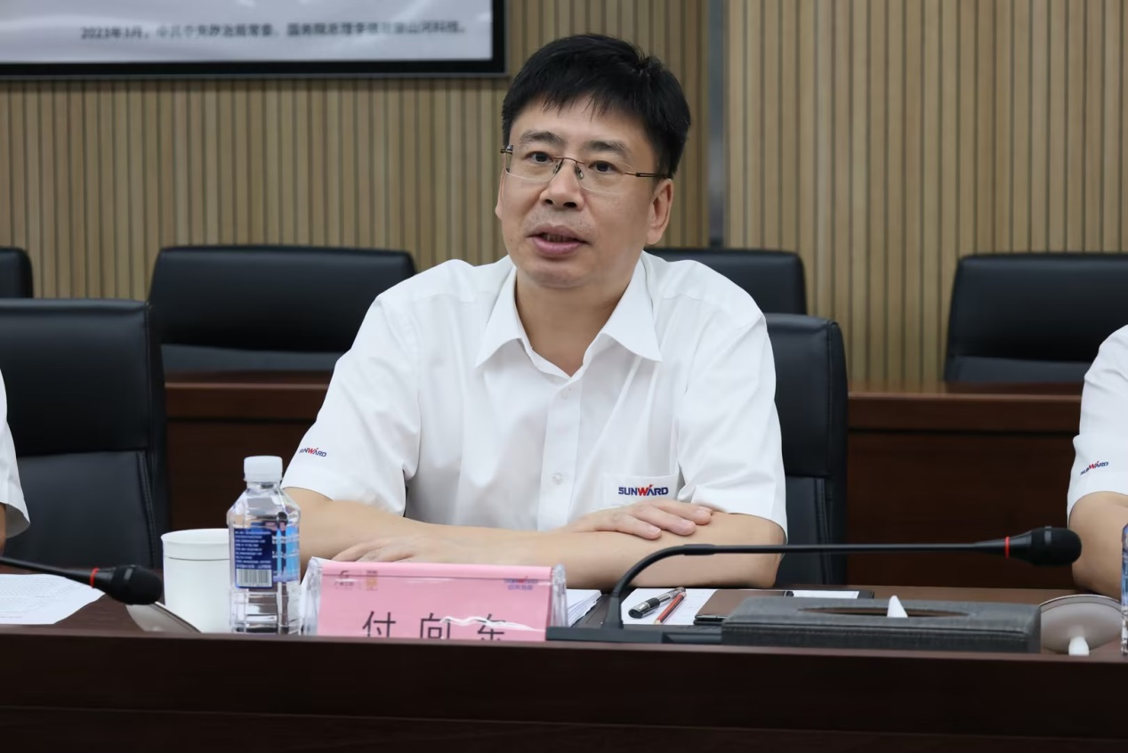 深化交流相助！广州港李明忠副总司理率队莅临利来老牌国际官网智能考察交流！