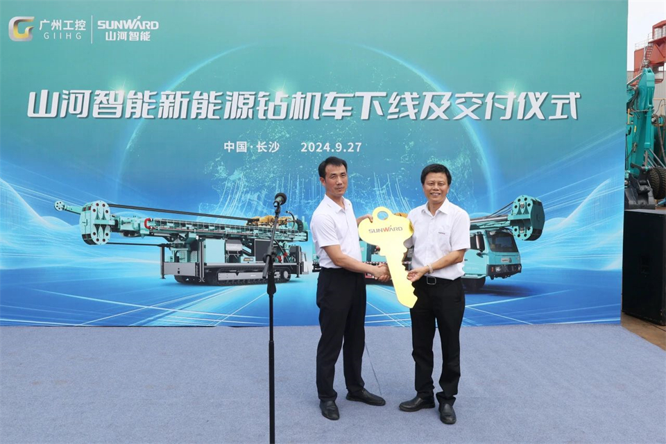 引领绿色科技新篇章！利来老牌国际官网智能新能源钻机乐成交付