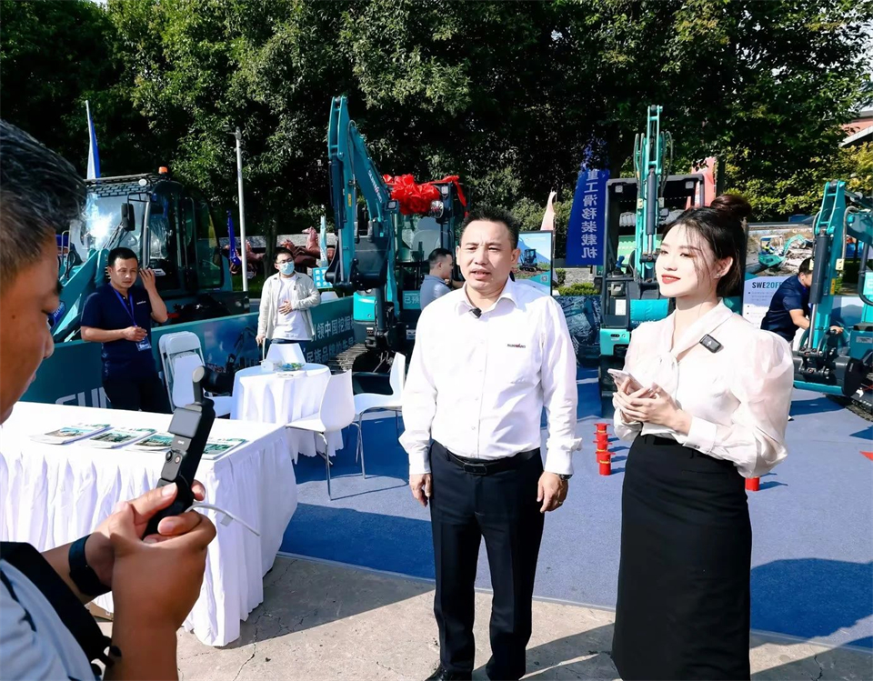 展现“掘”对实力！利来老牌国际官网智能亮相2024微挖大会暨小型装备大会