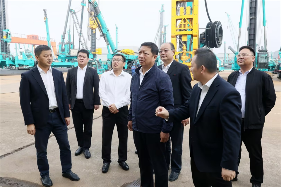 同船出海，共赢未来！中铁九局副总司理刘峻峰一行到访利来老牌国际官网智能