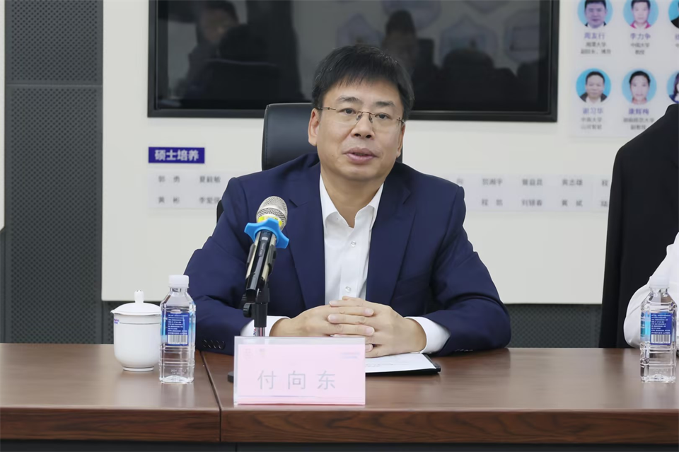同船出海，共赢未来！中铁九局副总司理刘峻峰一行到访利来老牌国际官网智能