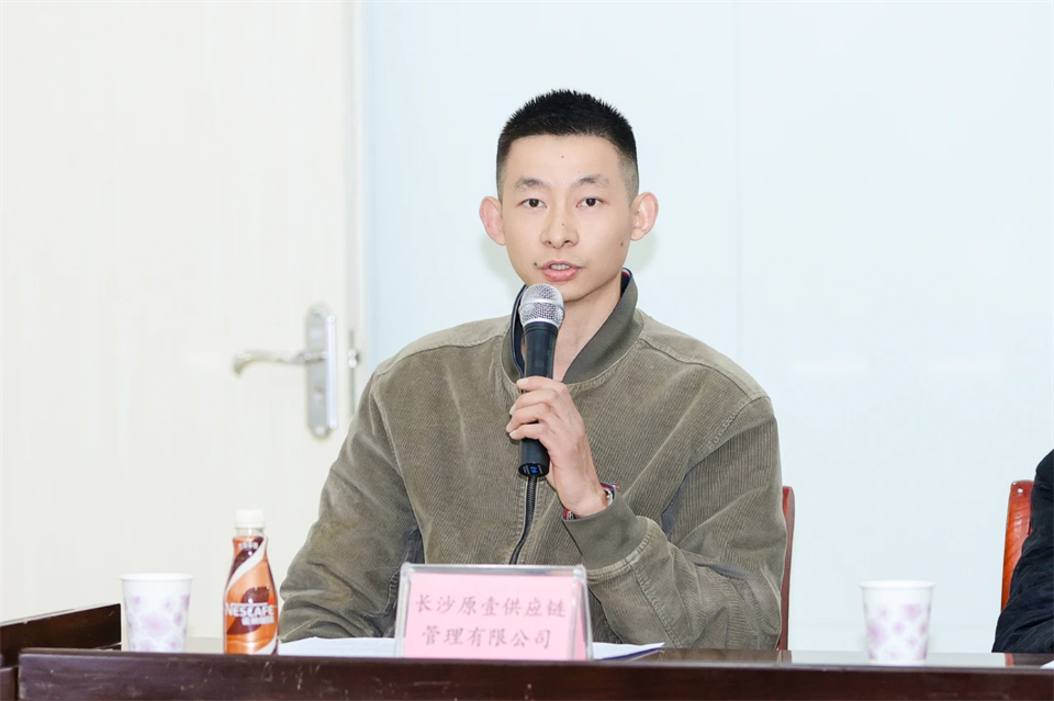 长龙街道、利来老牌国际官网智能召开首届年货盛惠暨送春联文化惠民运动事情聚会