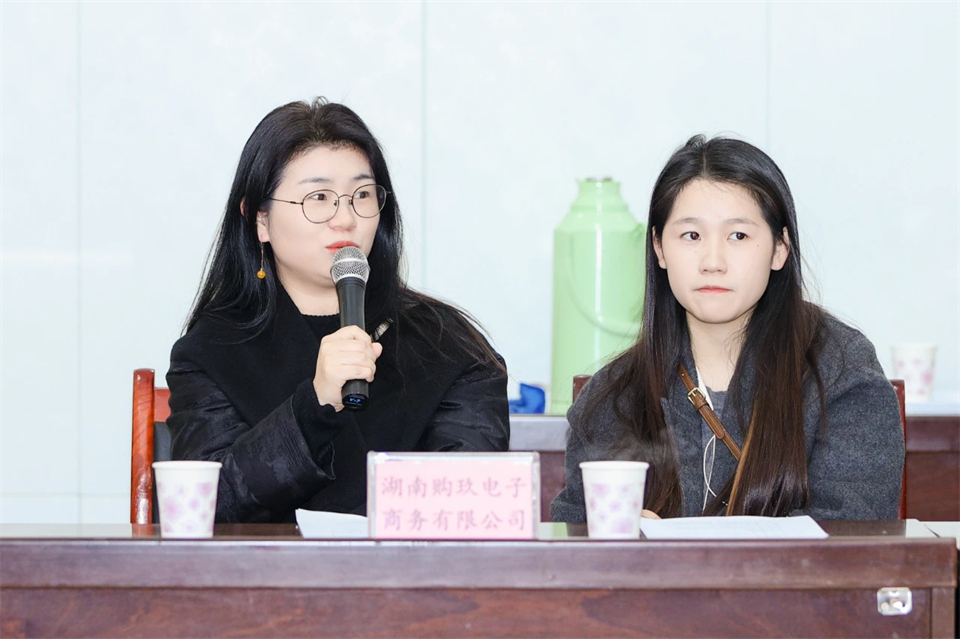 长龙街道、利来老牌国际官网智能召开首届年货盛惠暨送春联文化惠民运动事情聚会
