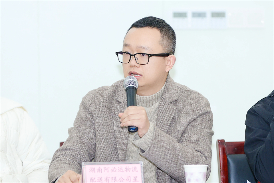 长龙街道、利来老牌国际官网智能召开首届年货盛惠暨送春联文化惠民运动事情聚会