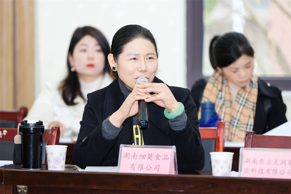 长龙街道、利来老牌国际官网智能召开首届年货盛惠暨送春联文化惠民运动事情聚会